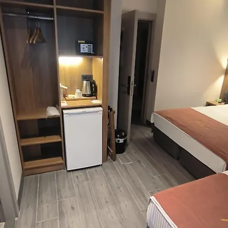 Roi Hotel 2*
